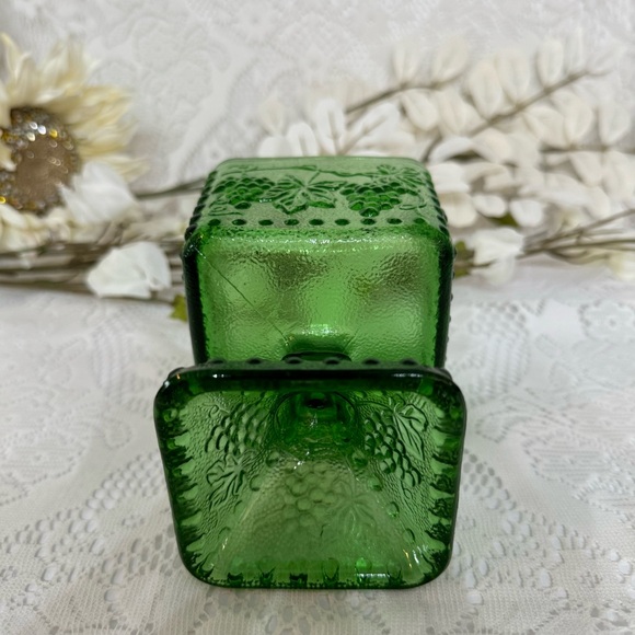 Emerald Green Indiana Glass Square Pedestal Compote or Candy Dish Harvest Grape - Picture 3 of 4